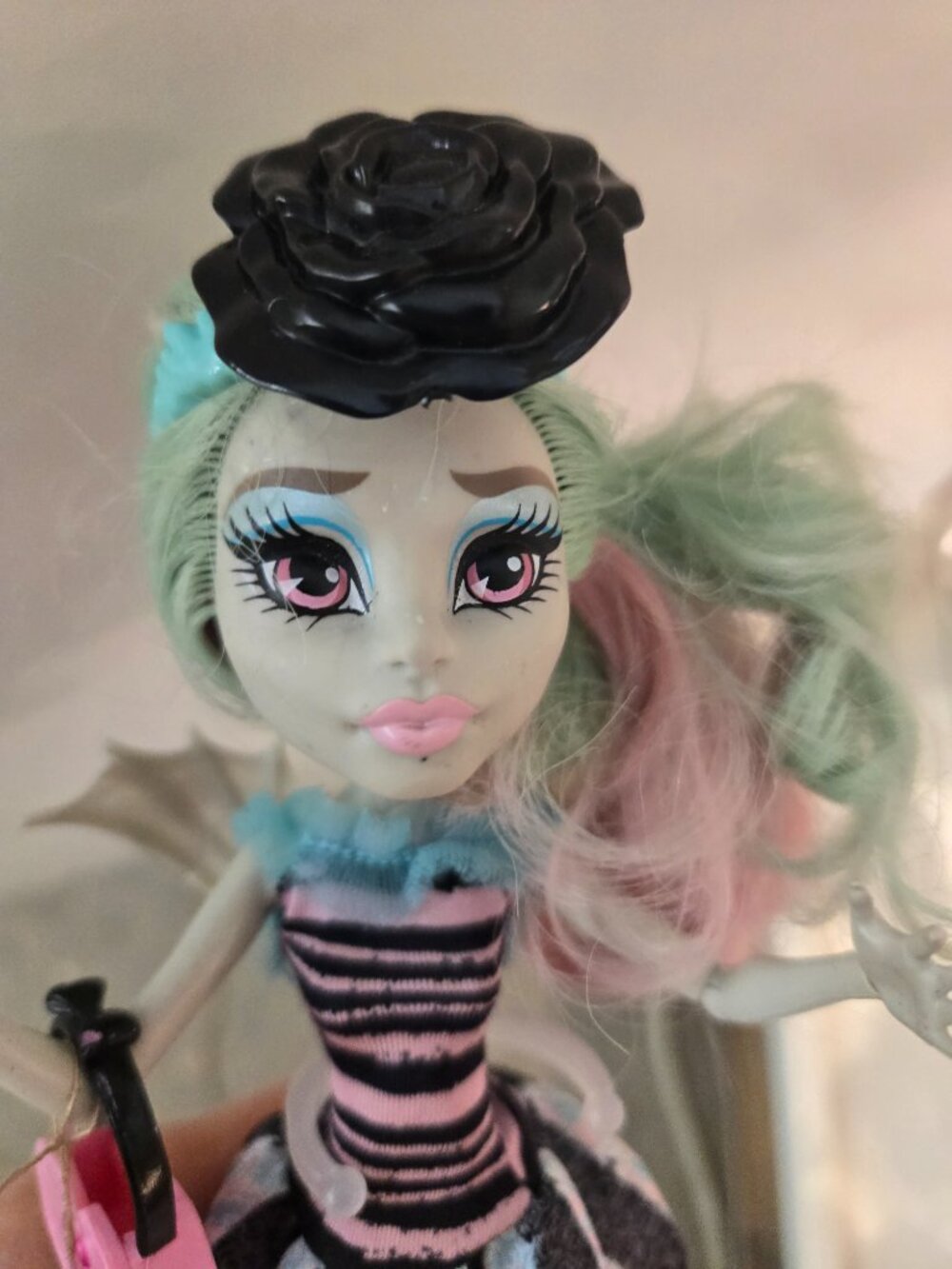 ❤ HTF G1 Monster High Love is Scaris Rochelle Goyle with wings! Purse ❤ - Picture 5 of 7